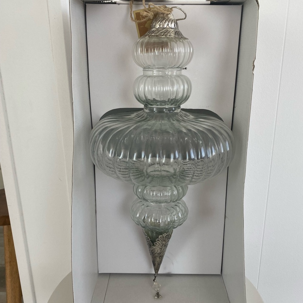 Glass hanging accent piece